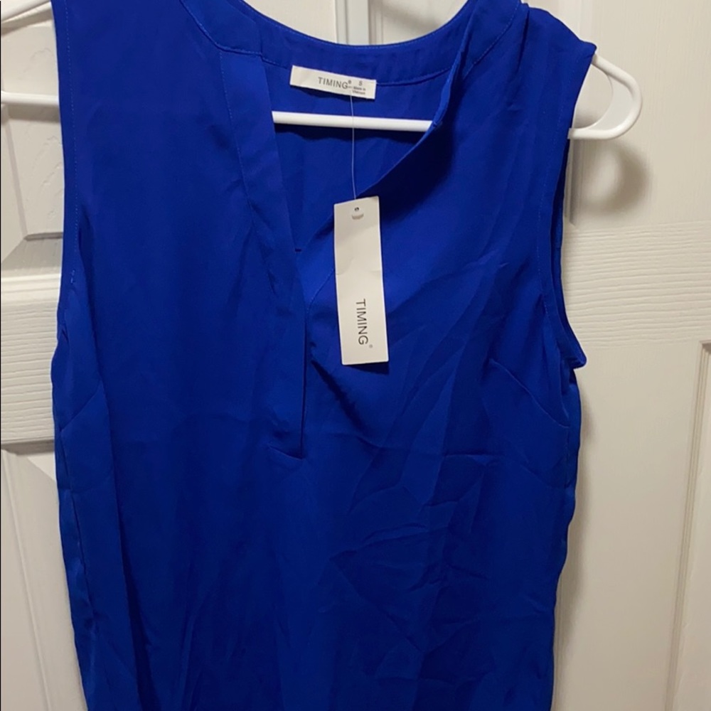 Sleeveless Loose Fitting Shirt